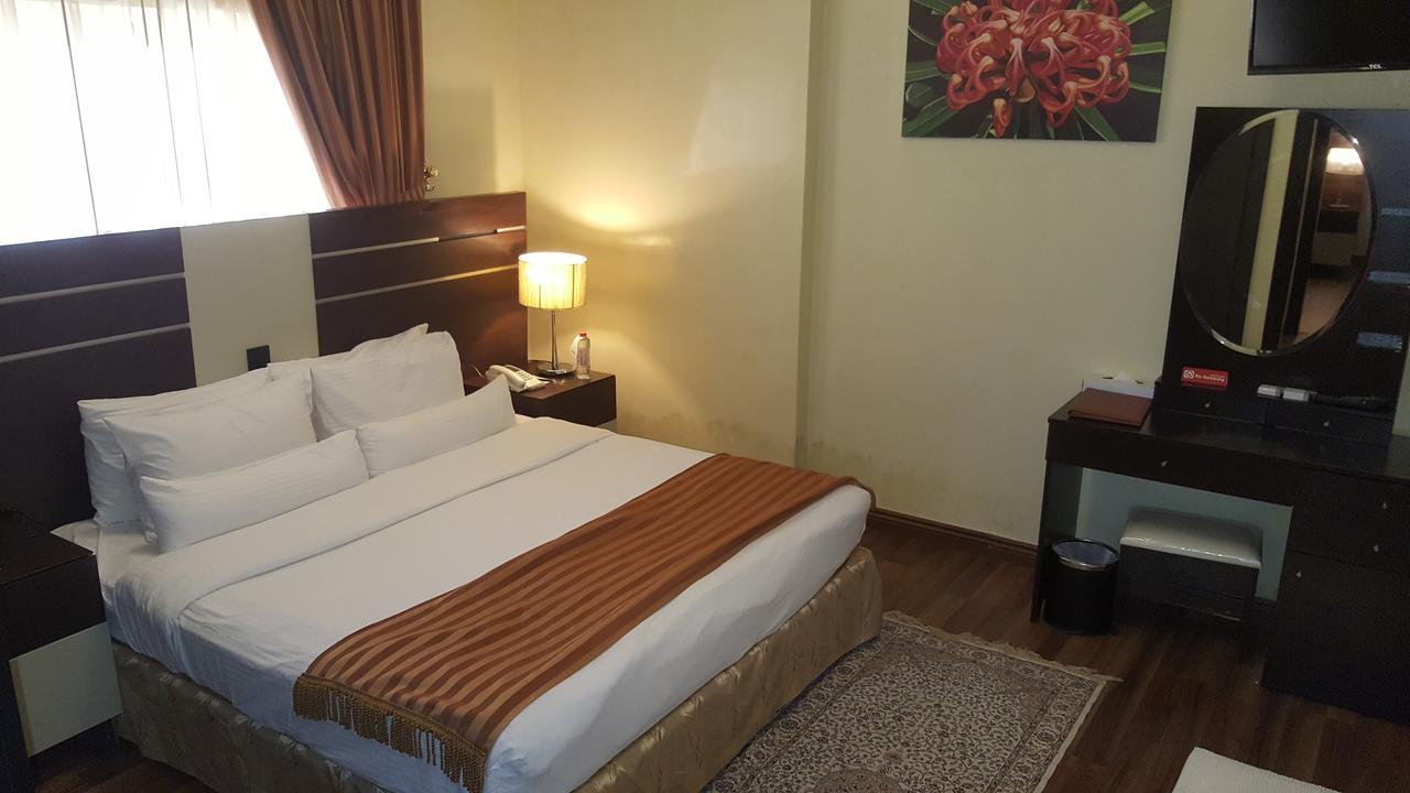 Boulevard City Suites Hotel Apartments Дубай Экстерьер фото