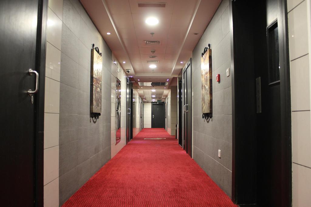 Boulevard City Suites Hotel Apartments Дубай Экстерьер фото
