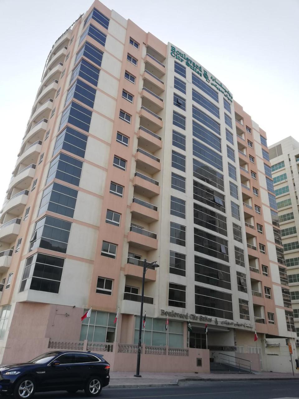 Boulevard City Suites Hotel Apartments Дубай Экстерьер фото