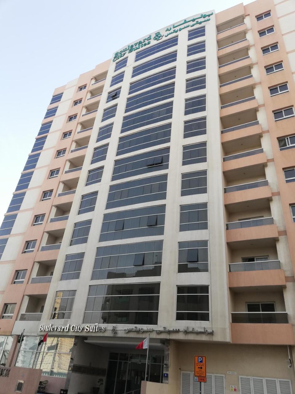 Boulevard City Suites Hotel Apartments Дубай Экстерьер фото